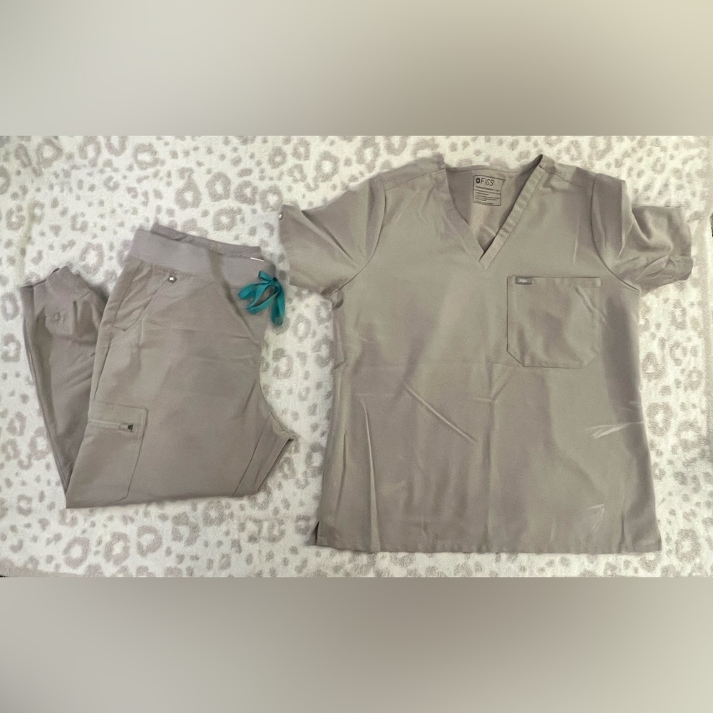 Figs Women's Scrub Set in Khaki
